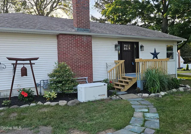 Photo 2 of Single family home for sale at 55 Hunting Rd, Colonie, NY 12205 | MLS# 202624956 | Listing updated on 2026-09-17