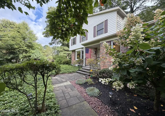 Photo 2 of Sale Pending at 29 Stony Brk Dr, Rexford, NY 12148 | MLS# 202619968 | Listing updated on 2026-09-16