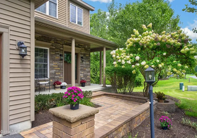 Photo 4 of Single family home for sale at 2 Lussier Dr, Clifton Park, NY 12065 | MLS# 202625630 | Listing updated on 2026-09-14