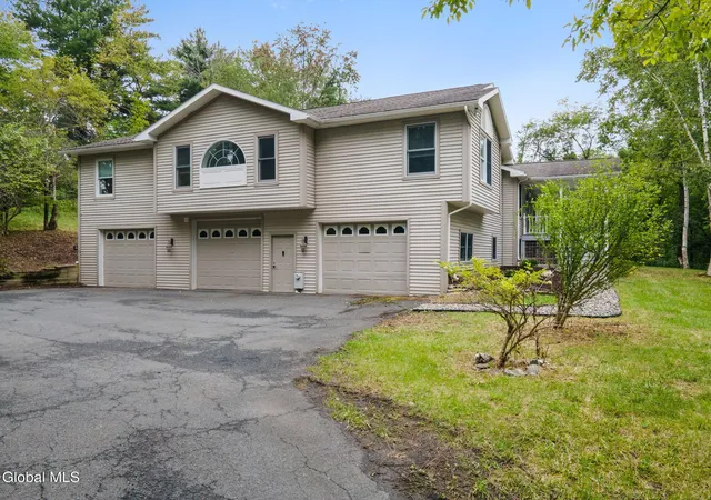Photo 3 of Single family home for sale at 760 Krumkill Rd, Albany, NY 12203 | MLS# 202625588 | Listing updated on 2026-09-09