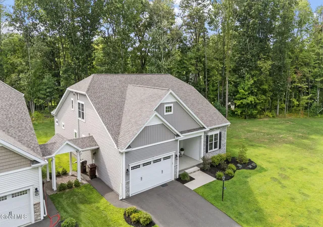 Photo 2 of Single family home for sale at 8 Fairway Ct, Voorheesville, NY 12186 | MLS# 202623432 | Listing updated on 2026-09-16