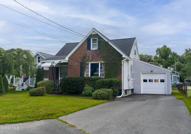 Photo 2 of Single family home for sale at 319 Princetown Rd, Schenectady, NY 12306 | MLS# 202626420 | Listing updated on 2026-09-25
