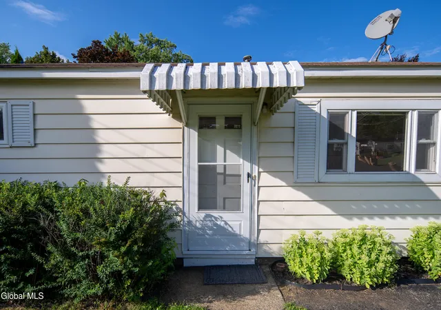 Photo 2 of Sale Pending at 31 Riverview Dr, Schenectady, NY 12309 | MLS# 202623699 | Listing updated on 2026-09-10
