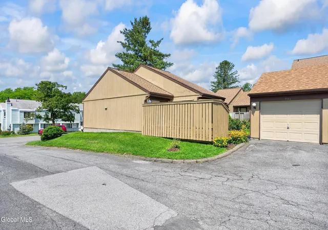 Listing Photo 1 - Condo for sale in building located at 901 Huntington Ct, East Greenbush, NY 12061