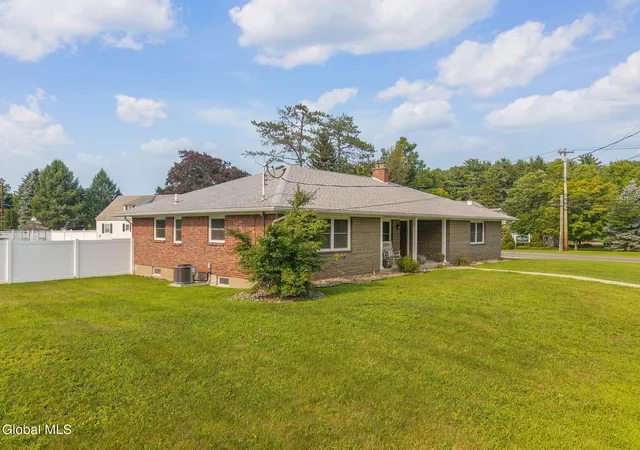 Photo 3 of Sale Pending at 1000 John Alden Ln, Schenectady, NY 12306 | MLS# 202624030 | Listing updated on 2026-09-01