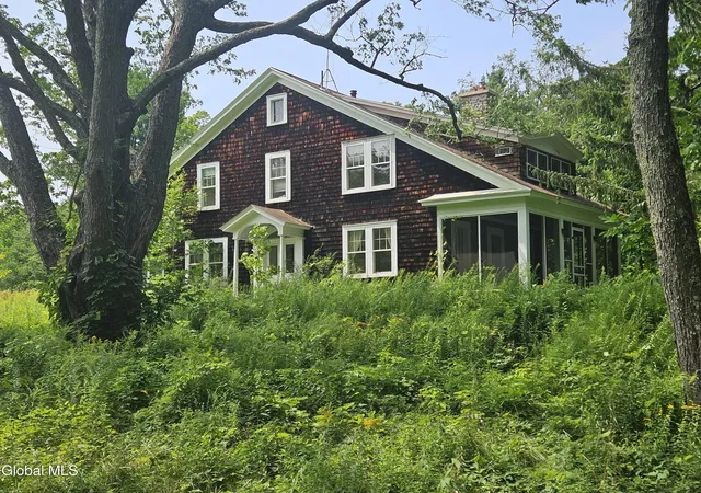 Photo 1 of Sale Pending at 913 Sacandaga Rd, Schenectady, NY 12302 | MLS# 202625227 | Listing updated on 2026-09-14