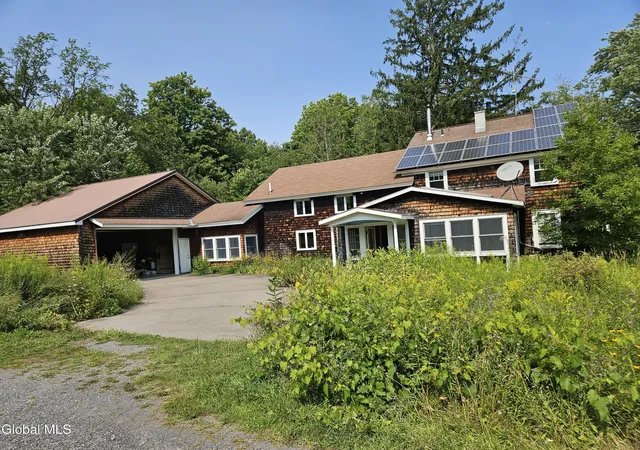Photo 3 of Sale Pending at 913 Sacandaga Rd, Schenectady, NY 12302 | MLS# 202625227 | Listing updated on 2026-09-14