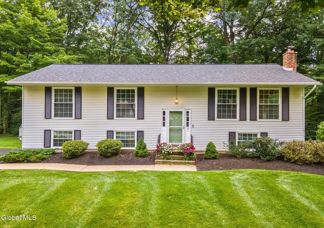 Photo 1 of Sale Pending at 7 Acorn Ave, Clifton Park, NY 12065 | MLS# 202625391 | Listing updated on 2026-09-05