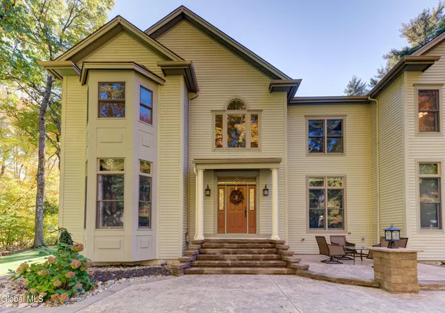 Photo 2 of Single family home for sale at 1 Shetland Green, Clifton Park, NY 12065 | MLS# 202625291 | Listing updated on 2026-09-23
