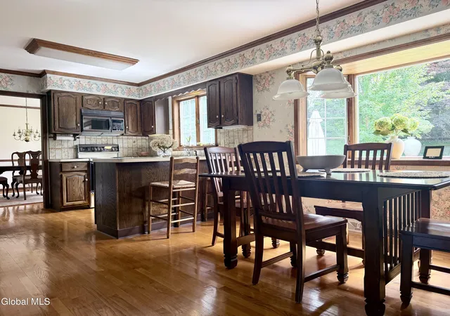 Photo 3 of Single family home for sale at 6 Thistledown Ct, Albany, NY 12211 | MLS# 202625801 | Listing updated on 2026-09-12