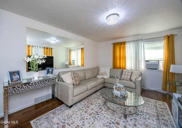 Photo 4 of Single family home for sale at 821 Hillside Ave, Schenectady, NY 12308 | MLS# 202626195 | Listing updated on 2026-09-22