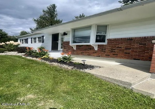 Photo 3 of Single family home for sale at 110 Country Ridge Ct, Amsterdam, NY 12010 | MLS# 202624802 | Listing updated on 2026-10-03