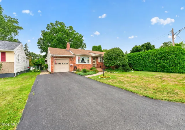 Photo 3 of Sale Pending at 1527 Ardsley Pl, Schenectady, NY 12308 | MLS# 202626149 | Listing updated on 2026-10-01
