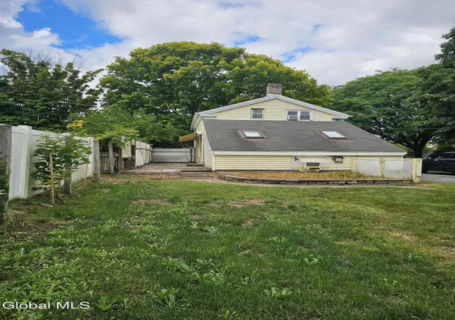 Photo 4 of Sale Pending at 35 Leonard St, Glens Falls, NY 12801 | MLS# 202625864 | Listing updated on 2026-09-21