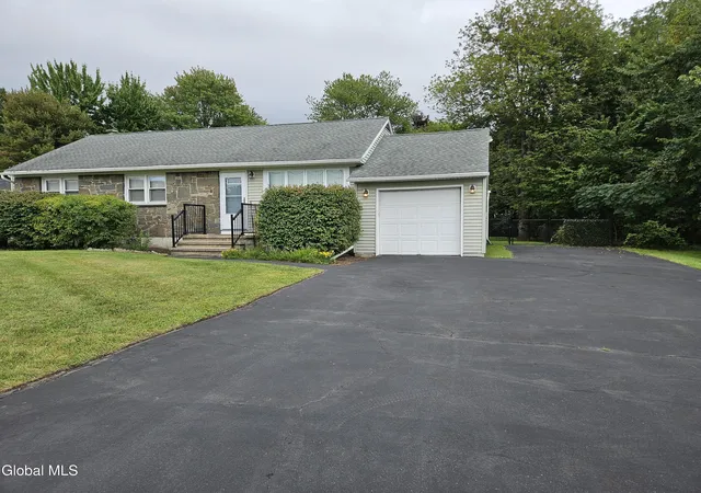 Photo 2 of Single family home for sale at 100 Troy Rd, East Greenbush, NY 12061 | MLS# 202625340 | Listing updated on 2026-09-05