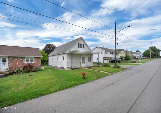 Photo 2 of Single family home for sale at 1207 Cullen Ave, Schenectady, NY 12309 | MLS# 202625297 | Listing updated on 2026-09-06