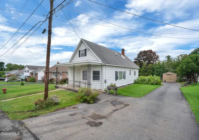 Photo 3 of Single family home for sale at 1207 Cullen Ave, Schenectady, NY 12309 | MLS# 202625297 | Listing updated on 2026-09-06