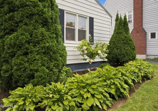 Photo 4 of Single family home for sale at 291 S Main Ave, Albany, NY 12208 | MLS# 202625602 | Listing updated on 2026-09-20