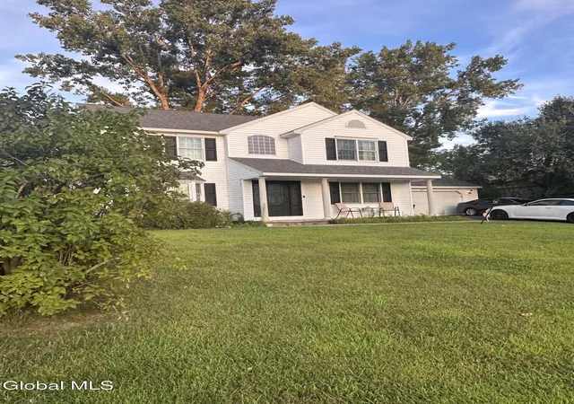 Photo 2 of Single family home for sale at 7 Van Rensselaer Way, Glenmont, NY 12077 | MLS# 202625705 | Listing updated on 2026-09-10