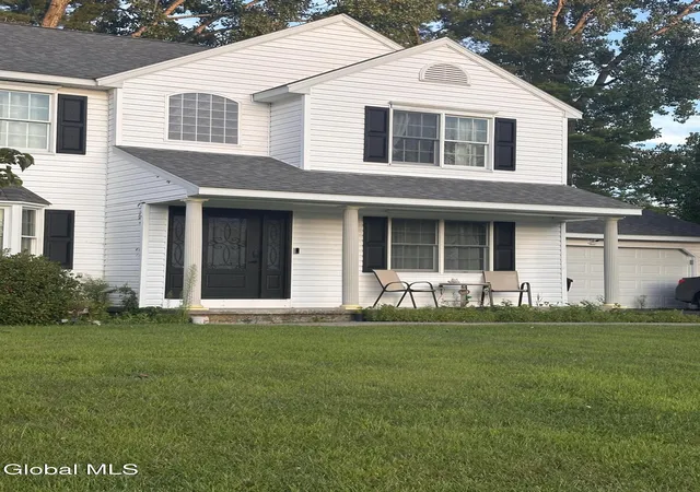 Photo 3 of Single family home for sale at 7 Van Rensselaer Way, Glenmont, NY 12077 | MLS# 202625705 | Listing updated on 2026-09-10