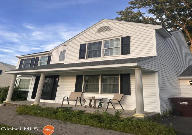 Photo 3 of Single family home for sale at 7 Van Rensselaer Way, Glenmont, NY 12077 | MLS# 202625705 | Listing updated on 2026-09-10