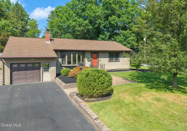 Photo 1 of Sale Pending at 29 Richland Dr, Schenectady, NY 12302 | MLS# 202625730 | Listing updated on 2026-09-17