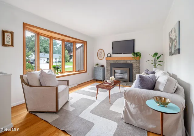 Photo 3 of Sale Pending at 29 Richland Dr, Schenectady, NY 12302 | MLS# 202625730 | Listing updated on 2026-09-17