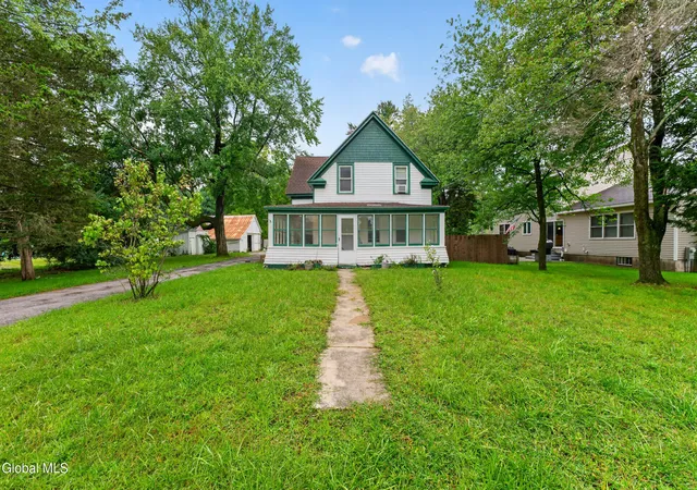 Photo 3 of Sale Pending at 2177 Helderberg Ave, Schenectady, NY 12306 | MLS# 202625352 | Listing updated on 2026-09-07