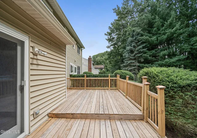 Photo 3 of Single family home for sale at 5 Highland Ct, Albany, NY 12203 | MLS# 202625673 | Listing updated on 2026-09-10