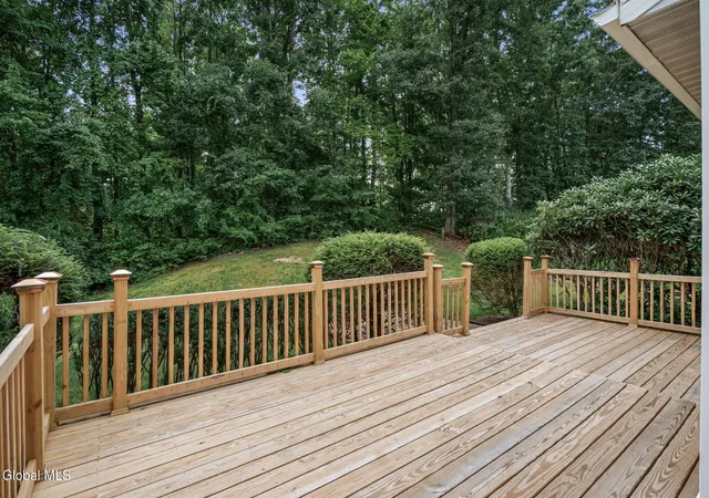 Photo 4 of Single family home for sale at 5 Highland Ct, Albany, NY 12203 | MLS# 202625673 | Listing updated on 2026-09-10