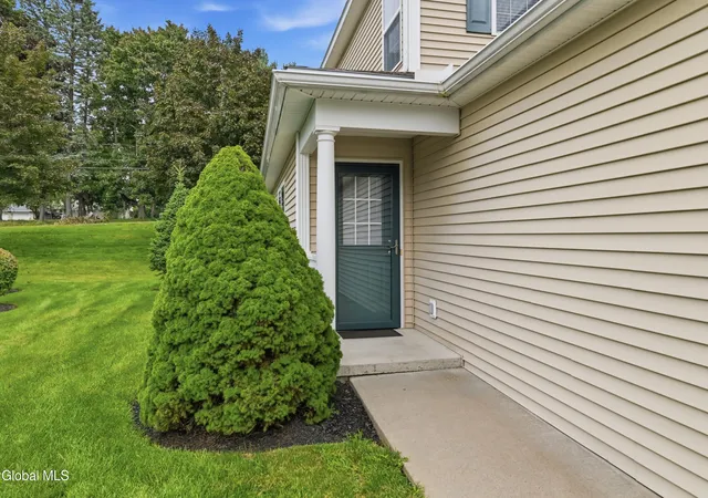 Photo 2 of Condo for sale at 301 Royale Ct, Troy, NY 12180 | MLS# 202625405 | Listing updated on 2026-09-16