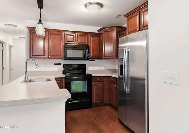 Photo 4 of Condo for sale at 301 Royale Ct, Troy, NY 12180 | MLS# 202625405 | Listing updated on 2026-09-16