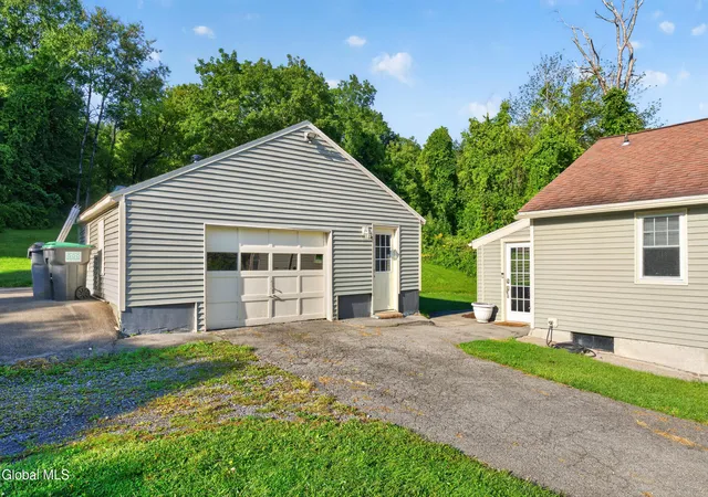 Photo 2 of Single family home for sale at 1059 Sacandaga Rd, Glenville, NY 12302 | MLS# 202625546 | Listing updated on 2026-10-01