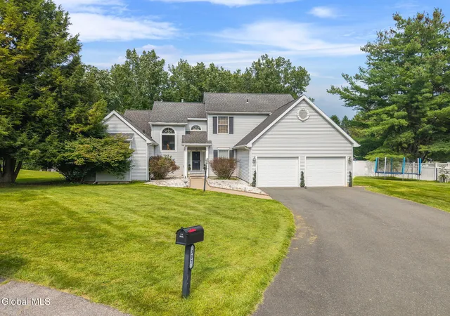 Photo 1 of Single family home for sale at 302 Quidor Ct, Slingerlands, NY 12159 | MLS# 202625195 | Listing updated on 2026-09-03