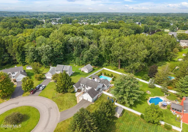 Photo 2 of Single family home for sale at 302 Quidor Ct, Slingerlands, NY 12159 | MLS# 202625195 | Listing updated on 2026-09-03