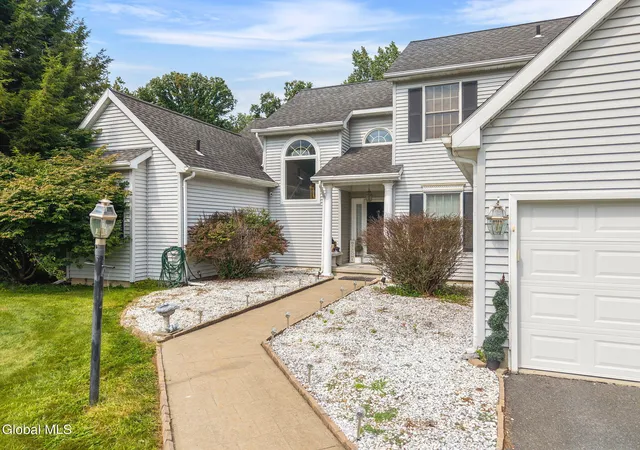 Photo 3 of Single family home for sale at 302 Quidor Ct, Slingerlands, NY 12159 | MLS# 202625195 | Listing updated on 2026-09-03