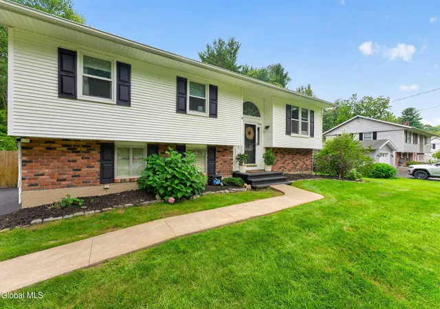 Photo 1 of Sale Pending at 35 Acorn Ave, Clifton Park, NY 12065 | MLS# 202625190 | Listing updated on 2026-09-08