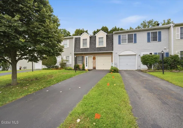 Photo 2 of Townhouse for sale at 31 Bridgewood Ln, Watervliet, NY 12189 | MLS# 202625421 | Listing updated on 2026-09-08