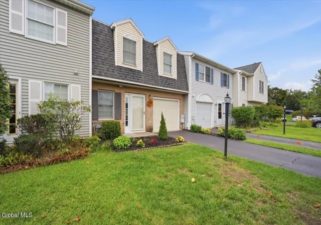 Photo 3 of Townhouse for sale at 31 Bridgewood Ln, Watervliet, NY 12189 | MLS# 202625421 | Listing updated on 2026-09-08