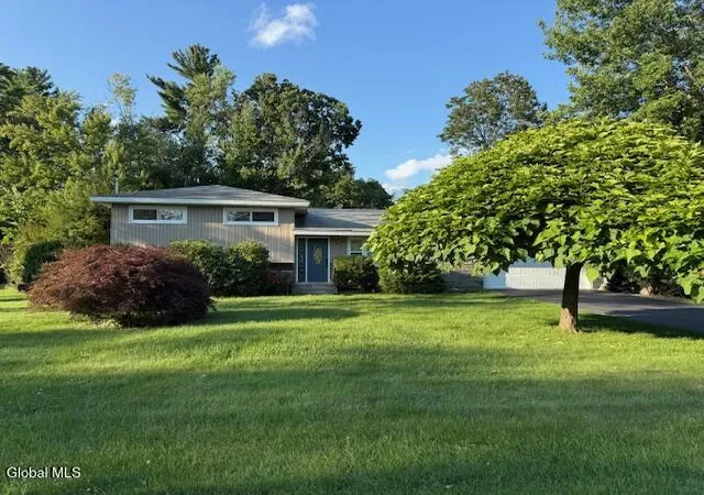 Photo 2 of Single family home for sale at 112 Glenhill Dr, Schenectady, NY 12302 | MLS# 202625205 | Listing updated on 2026-09-17