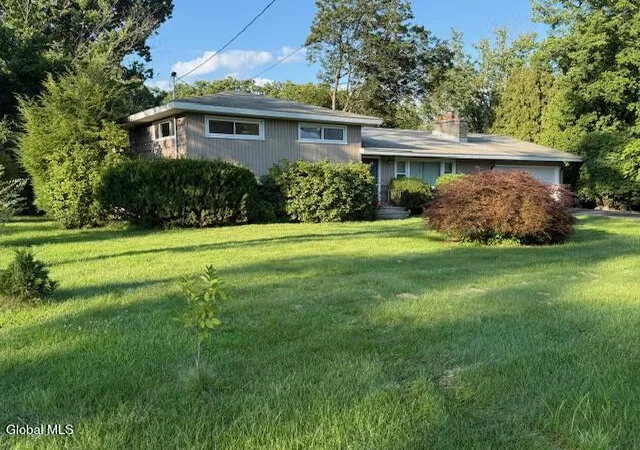 Photo 3 of Single family home for sale at 112 Glenhill Dr, Schenectady, NY 12302 | MLS# 202625205 | Listing updated on 2026-09-17