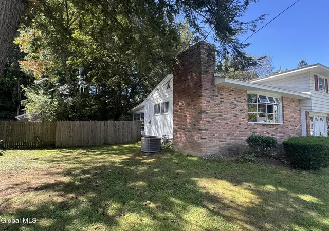 Photo 3 of Sale Pending at 7 Woodside Ct, North Greenbush, NY 12198 | MLS# 202626428 | Listing updated on 2026-09-30