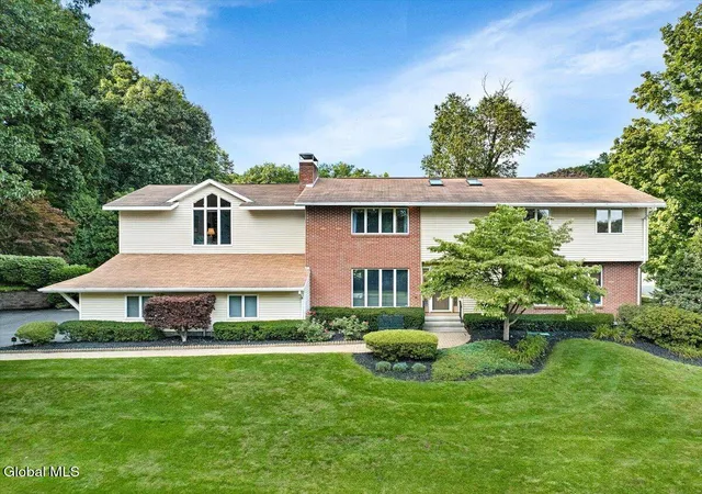 Photo 2 of Single family home for sale at 1 Oak Ridge, Albany, NY 12204 | MLS# 202625524 | Listing updated on 2026-09-15