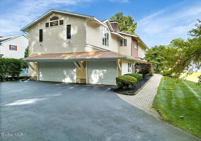 Photo 3 of Single family home for sale at 1 Oak Ridge, Albany, NY 12204 | MLS# 202625524 | Listing updated on 2026-09-15