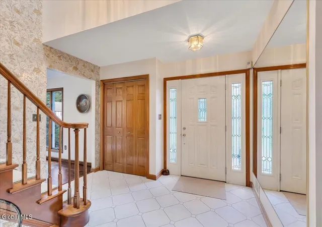 Photo 4 of Single family home for sale at 1 Oak Ridge, Albany, NY 12204 | MLS# 202625524 | Listing updated on 2026-09-15