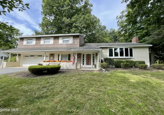 Photo 3 of Sale Pending at 859 Maxwell Dr, Schenectady, NY 12309 | MLS# 202625250 | Listing updated on 2026-09-14