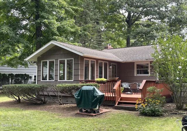 Photo 4 of Sale Pending at 859 Maxwell Dr, Schenectady, NY 12309 | MLS# 202625250 | Listing updated on 2026-09-14