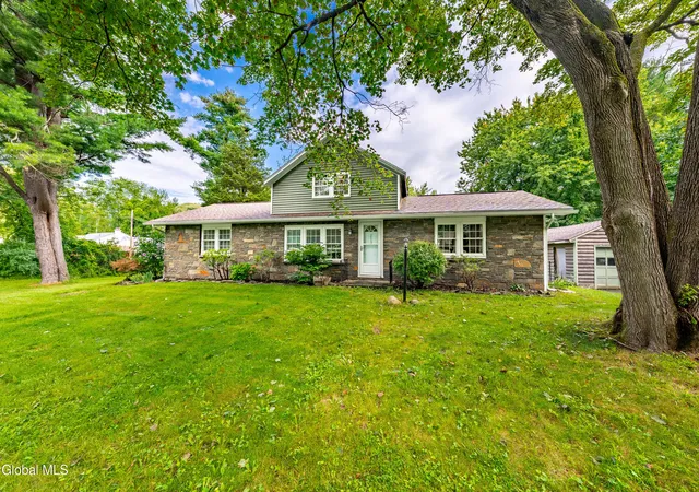 Photo 2 of Single family home for sale at 233 E Elm Ave, Selkirk, NY 12158 | MLS# 202625138 | Listing updated on 2026-09-15