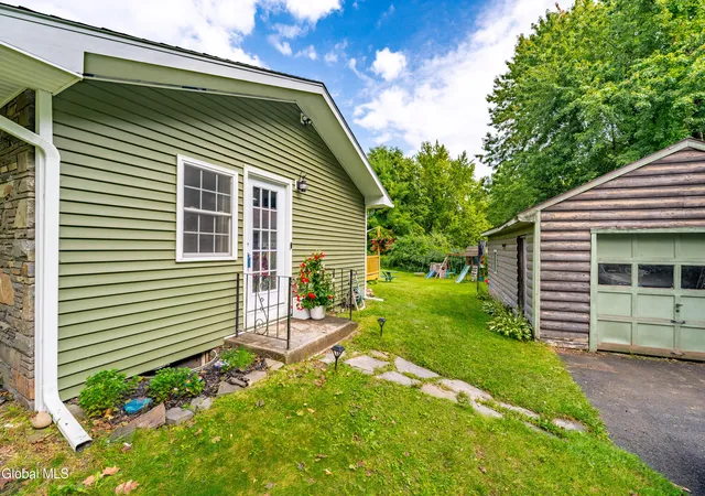 Photo 3 of Single family home for sale at 233 E Elm Ave, Selkirk, NY 12158 | MLS# 202625138 | Listing updated on 2026-09-15