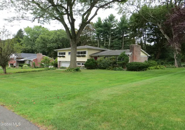 Photo 2 of Single family home for sale at 7 Paul Holly Dr, Albany, NY 12211 | MLS# 202625263 | Listing updated on 2026-09-16
